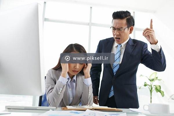 عکس با کیفیت از فریاد کارفرما و کارمند