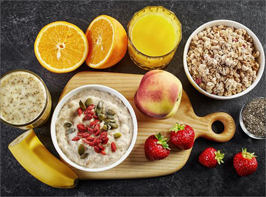عکس با کیفیت از مواد غذایی ، پرتقال ، دوغ ، توت فرنگی و ..