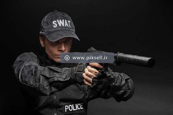 عکس با کیفیت از کلت و صدا خفه کن