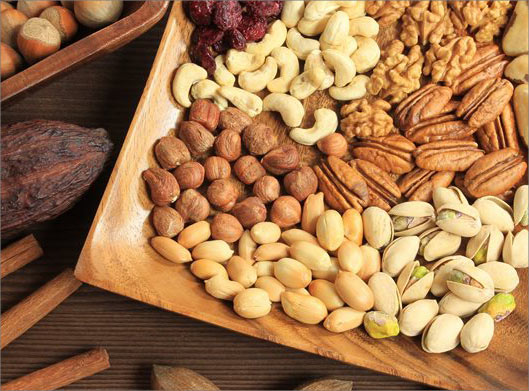 عکس با کیفیت از کاسه هفت مغز (آجیل شب یلدا)