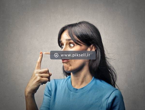 عکس با کیفیت از دراز شدن دماغ و زن دروغگو