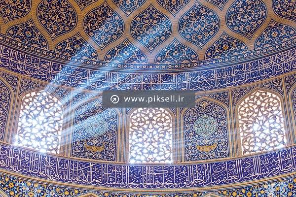 عکس با کیفیت از ورود نور از پنجره های مسجد شیخ لطف الله اصفهان