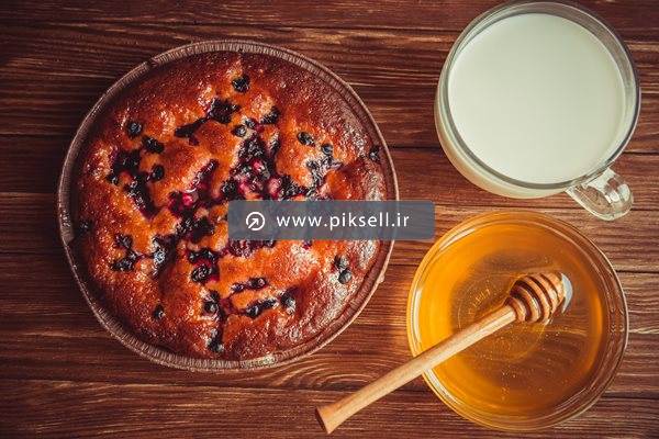 عکس با کیفیت از کیک تمشک و عسل