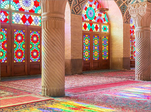 عکس با کیفیت از پنجره های با شیشه های رنگی مسجد نصیرالملک شیراز