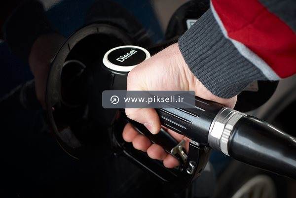عکس با کیفیت از سوخت گیری ماشین