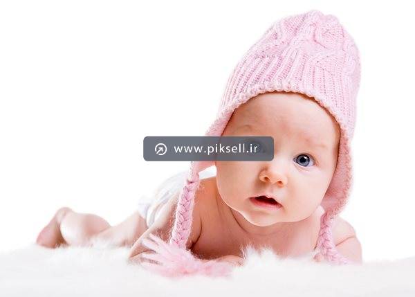 عکس با کیفیت از نوزاد و کلاه بافتنی