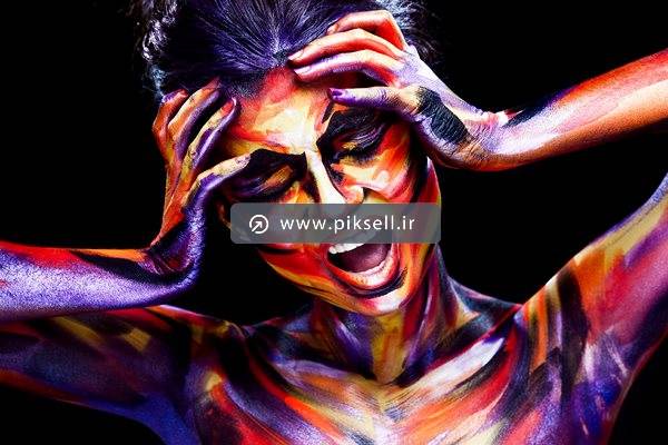 عکس با کیفیت از زن ناراحت با میکاپ هالووین
