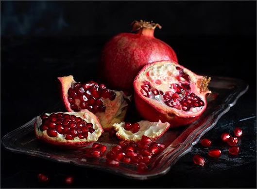 عکس با کیفیت از سینی انار شب یلدا