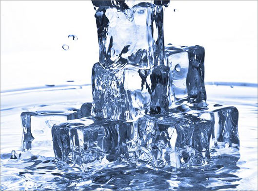 عکس با کیفیت از یخ های مکعبی