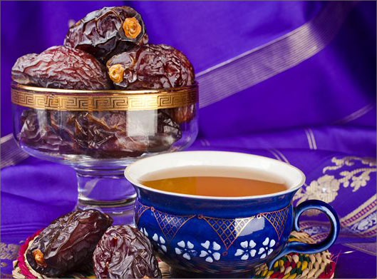 عکس با کیفیت از آبجوش و خرما برای افطار ماه رمضان