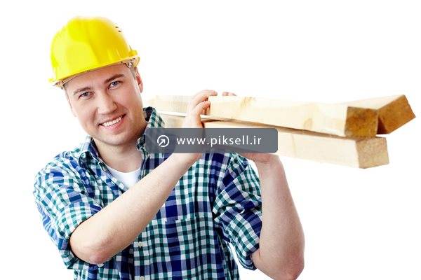 عکس با کیفیت از جابجایی چوب ها و کارگر کارگاه چوب