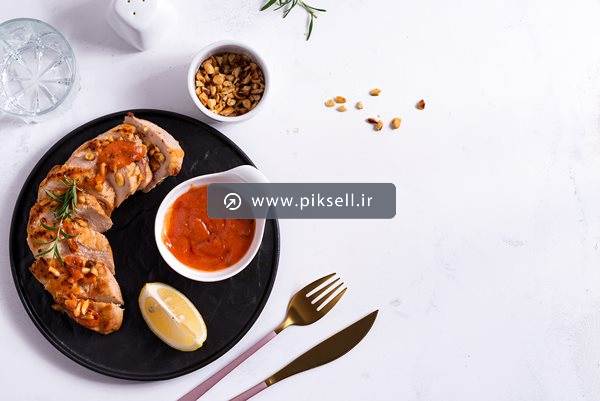 عکس با کیفیت از خوراک ماهی و سس مخصوص