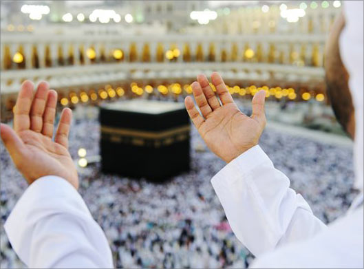 عکس با کیفیت از دست ها رو به آسمان و دعا و راز و نیاز