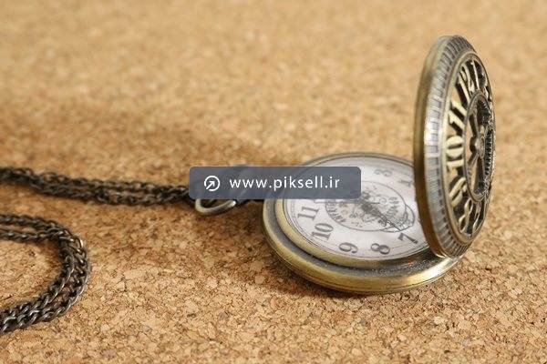عکس با کیفیت از ساعت بند دار جیبی قدیمی
