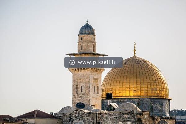 عکس با کیفیت از مسجد با گنبد طلایی