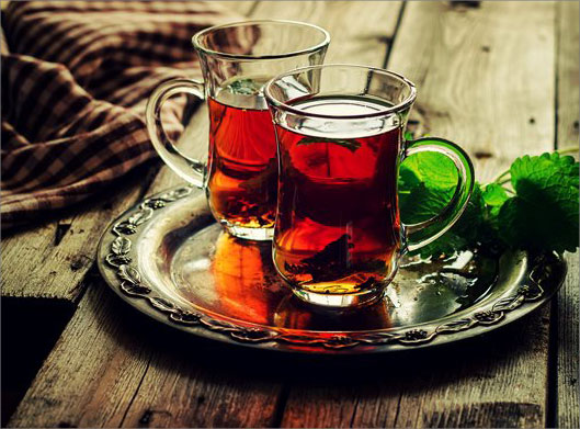 عکس با کیفیت از  چایی نعنا در لیوان (چای عصرانه)
