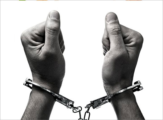 عکس با کیفیت از دستگیری معترضان و دستبند