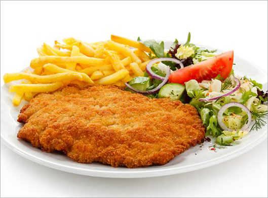 عکس با کیفیت از استیک مرغ و سیب زمینی