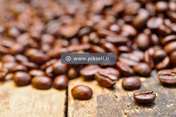 عکس با کیفیت از تصویر نمای نزدیک از دانه های قهوه