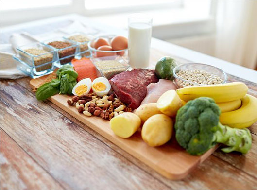 عکس با کیفیت از مواد غذایی حاوی پروتئین و مغزی