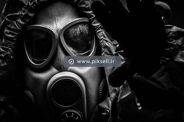 عکس با کیفیت از انسان در محیط شیمیایی و ماسک شیمیایی