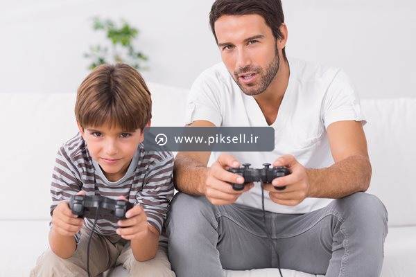 عکس با کیفیت از بازی پی اس پسر و پدر