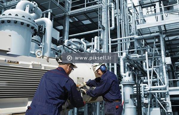 عکس با کیفیت از کار روی سکو و پتروشیمی