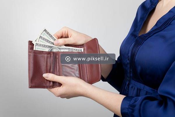 عکس با کیفیت از خرید با پول نقد در کیف پول