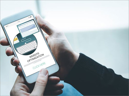 عکس با کیفیت از اتصال موبایل به کیبورد و کار با تلفن همراه