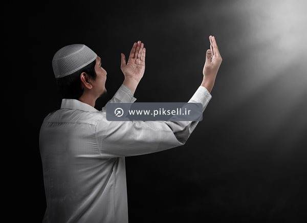 دانلود تصویر با کیفیت از راز و نیاز با خدا و دست های رو به آسمان