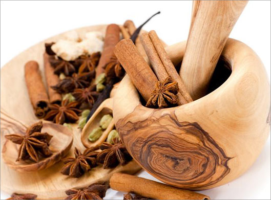 دانلود تصویر با کیفیت از ادویه جات سنتی چینی و هاون چوبی