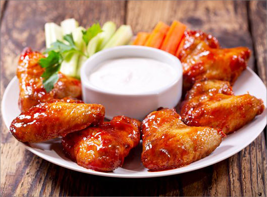 تصویر با کیفیت از مرغ سوخاری و سس و سیب زمینی
