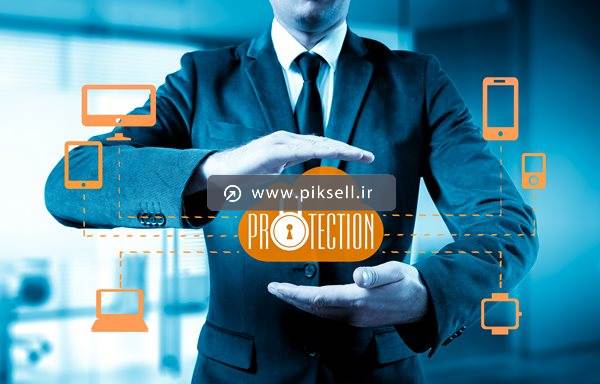 تصویر با کیفیت از مرد ایستاده و فضای ابری ارتباطی بین دستگاه های دیجیتال