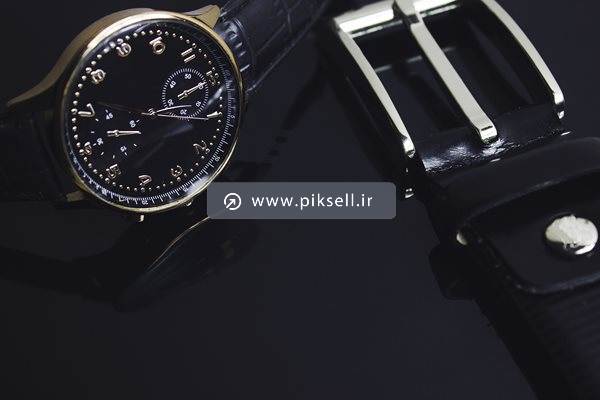 عکس با کیفیت از ست مردانه ، ساعت لوکس و سگک کمربند با تم سیاه
