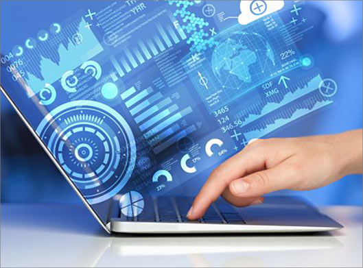 دانلود عکس با کیفیت از کار با لپ تاپ و تکنولوژی لمسی
