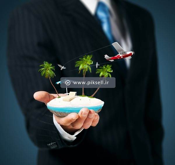 عکس با کیفیت از ماکت جزیره و ساحل در دست