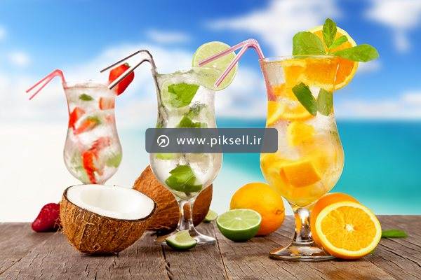 دانلود عکس با کیفیت از آبمیوه های خوشمزه ، آب پرتقال ، آبلیمو و آب توت فرنگی