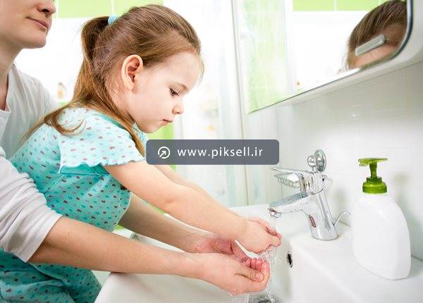 دانلود عکس با کیفیت از شستشوی دست کودک