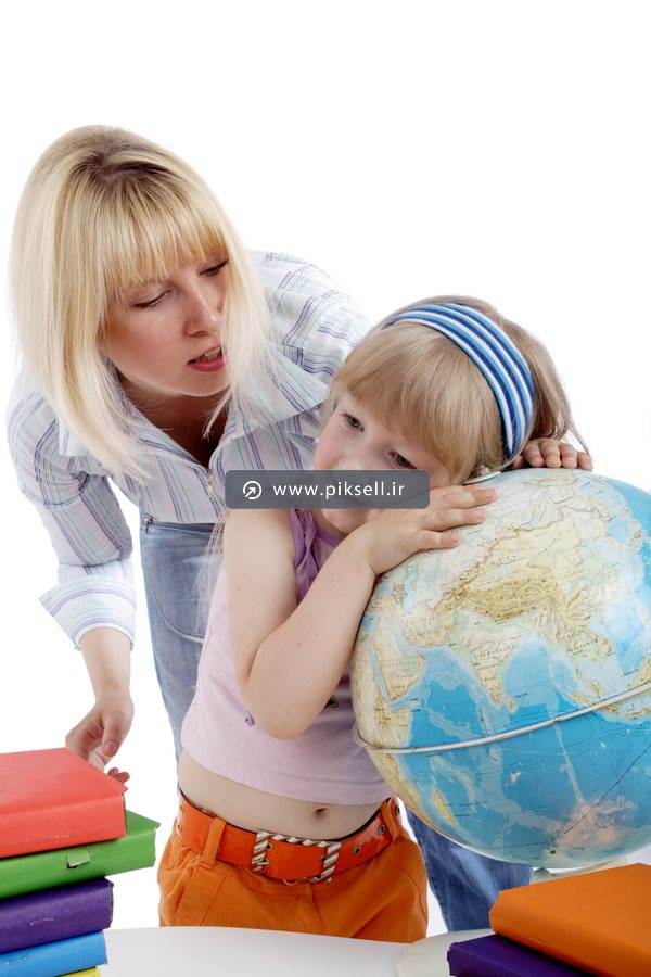 عکس با کیفیت از دانش آموز و مادر و کره زمین