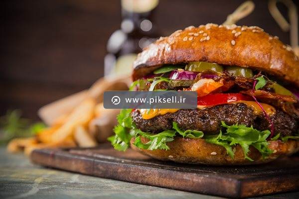 تصویر با کیفیت از همبرگر خوشمزه با فرمت jpg