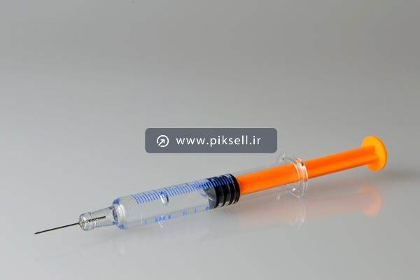 تصویر با کیفیت از سرنگ و سوزن جهت واکسن