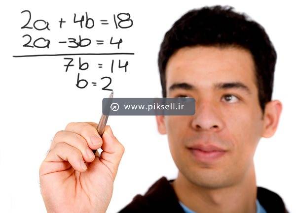عکس با کیفیت از حل معادله ریاضی توسط دانش آموز