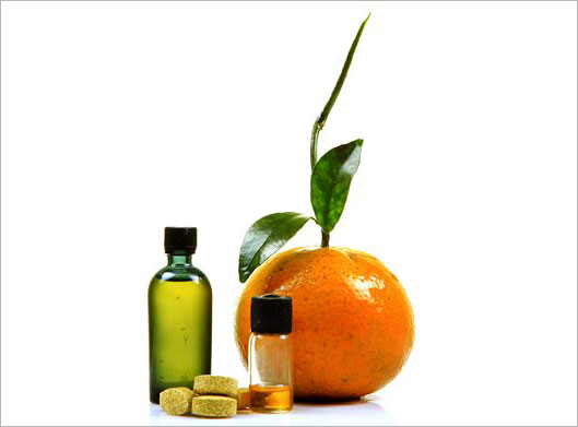 عکس با کیفیت از نارنگی و قرص گیاهی و روغن گیاه