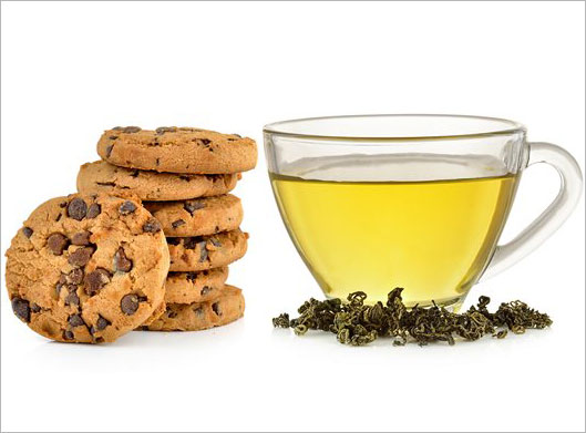 عکس با کیفیت از دمنوش و کوکی شکلاتی