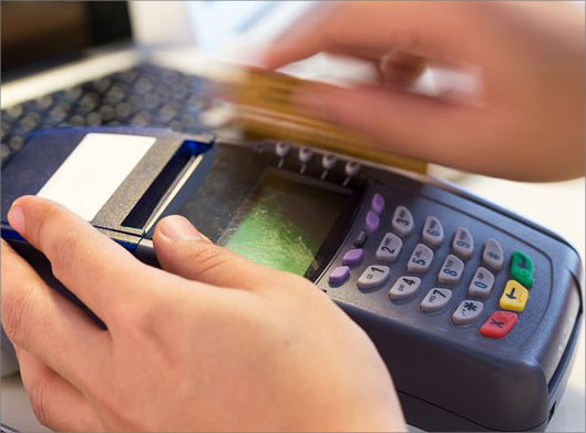 دانلود عکس با کیفیت از دستگاه کارتخوان بانکی و کارت کشیدن