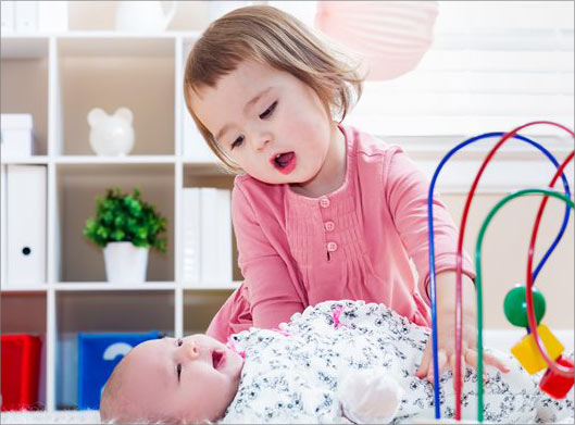 دانلود عکس با کیفیت از دختر بچه و داداش کوچک