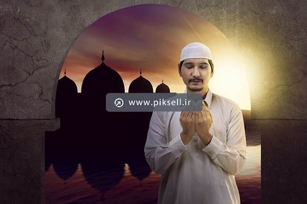 تصویر با کیفیت از نماز و قنوت مرد مسلمان و مومن با بکگراند مسجد