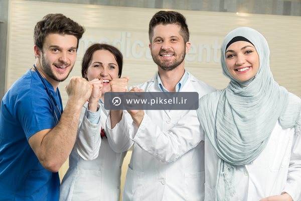 تصویر با کیفیت از اتحاد کادر درمان و پرستاران و پزشکان