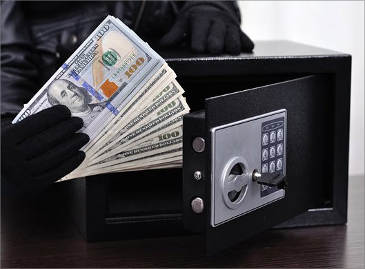 عکس با کیفیت از دلارها در گاو صندوق
