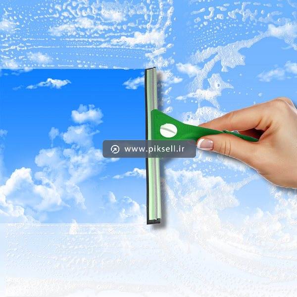 عکس با کیفیت از پاک کردن آسمان آبی با شیشه پاک کن